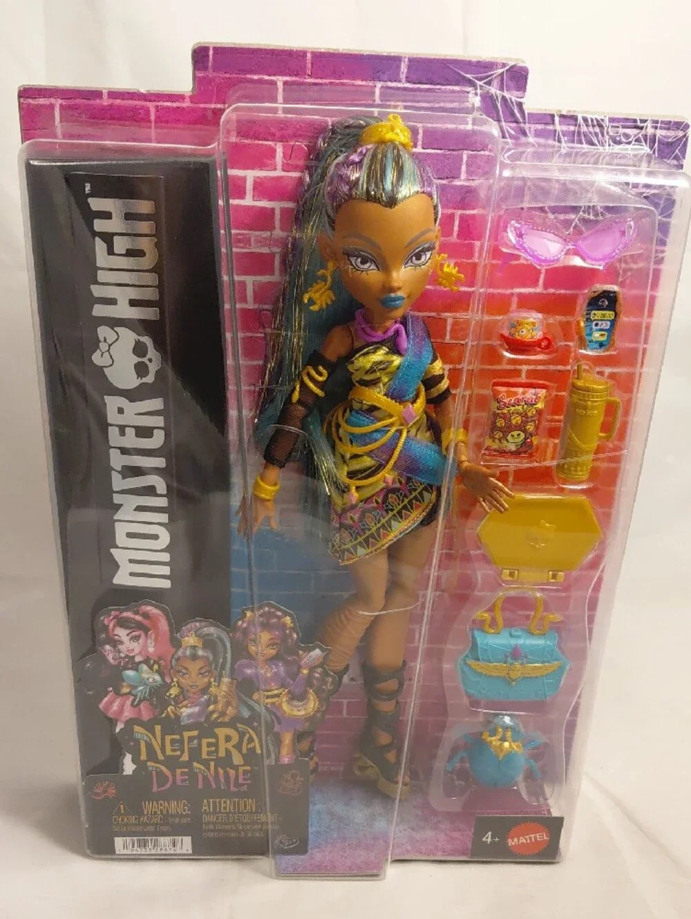 Monster High Nefera De Nile Doll with Pet Scarab Lavish and 7 Accessories